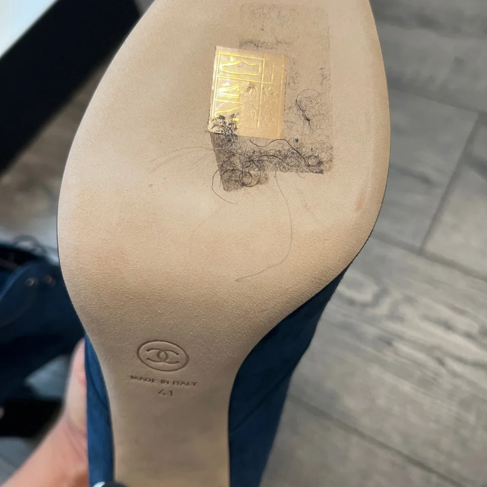 💙🤍Chanel Pearls/ Suede Booties🤍💙 - Picture 4 of 10